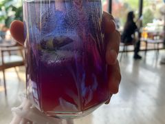 紫菠萝蝶豆花白茶气泡汁-The Rug Cafe(王府中环店)