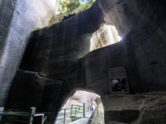 -伍山石窟