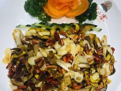 -老滇山寨•云南特色菜•地方菜•民族风情歌舞表演(金碧店)