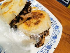 -老天桥酱肉烧饼夹肘子(天桥店)