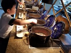 -百灵希尔顿逸林酒店大堂吧