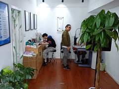 -视野联行眼镜•蔡司•依视路(温江店)