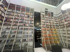 -钟书阁(松江泰晤士小镇店)