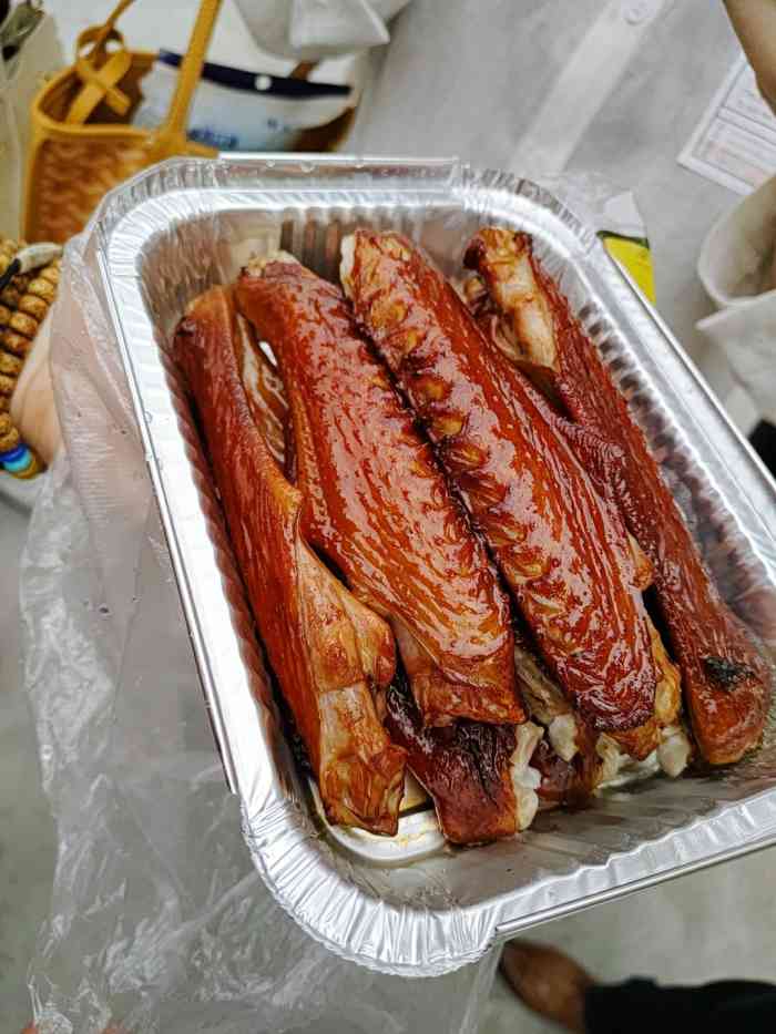 锋味馆烤鹅翅(长堤路)-"9315 门口有少量停车位呢 也可停路边哈.