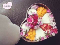 初见吾心鲜花千层礼盒-艾加柒克蛋糕茶歇甜品台(春熙路店)