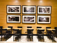 等位区-星巴克臻选(郑州国贸360广场店)