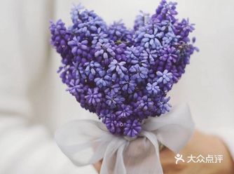 超爱这束十七老师的葡萄风信子手捧，真的是柔美可爱精致