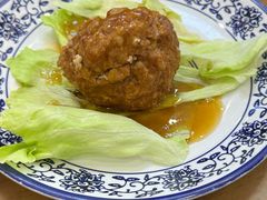 鸭蛋黄狮子头-春水锅贴·传统鲁菜(大明湖店)