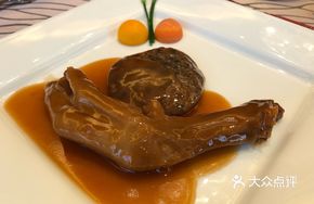 Braised Goose Feet with Black Mushroom in Abalone Sauce