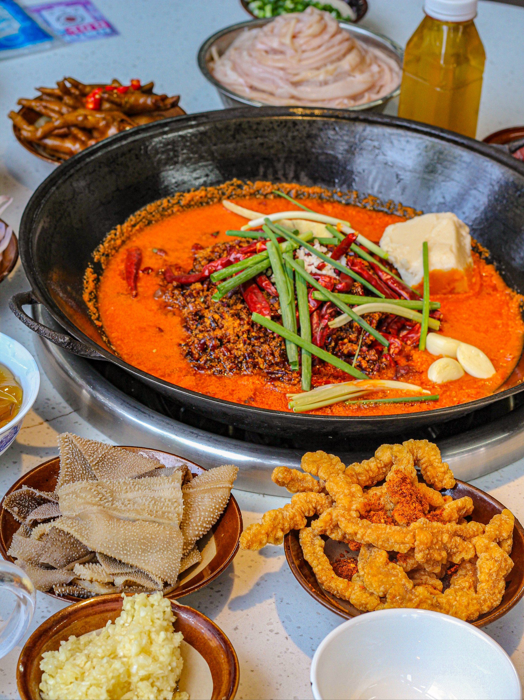 青年路最正宗的重庆红油火锅