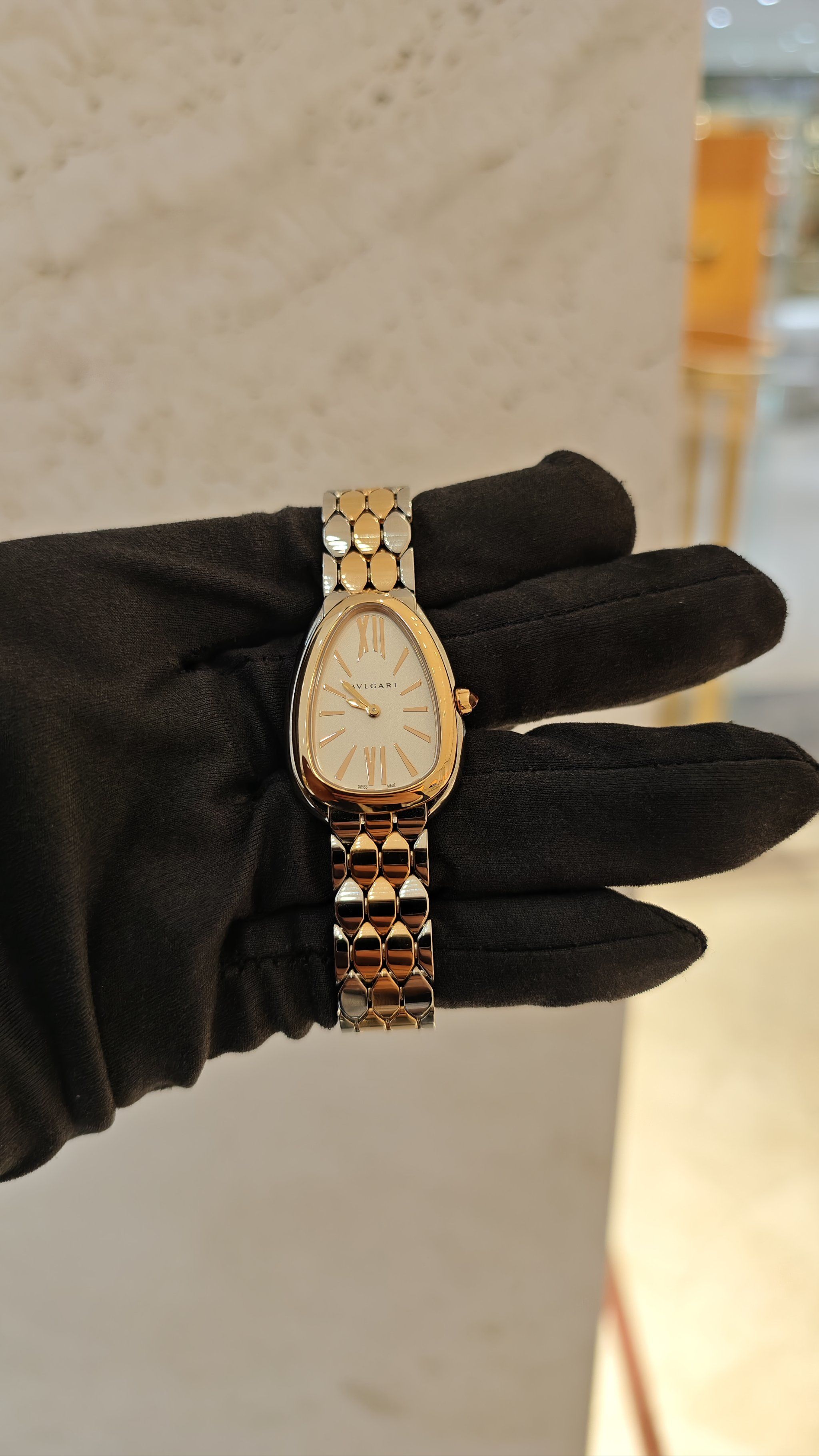 宝格丽流光蛇影系列腕表