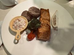 马哈鱼配红鱼籽奶油汁-老井俄式餐厅