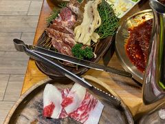 -草家酱蟹炭火烤肉店(珲春南路一店)