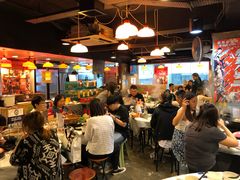 大堂-鲜入围煮花胶鸡海鲜火锅