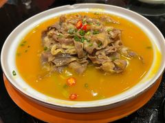酸汤肥牛-川流不息·地道川菜·小龙虾(新松江路店)