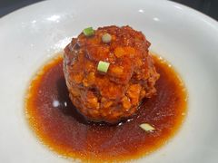 鸭蛋黄狮子头-梅飞酒家(桑园路店)