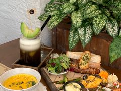 -Mark&Mars Restaurant