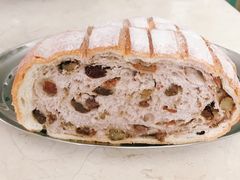 全麦葡萄干面包-上海哈尔滨食品厂(淮海中路店)