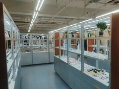 -无奔眼镜·蔡司·依视路授权店(马家堡店)