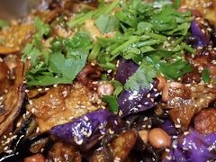 -愉肴麻辣香锅(中山路店)