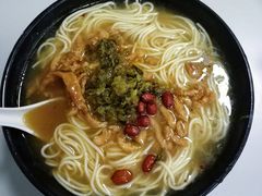 雪菜肉丝面-上海健康医学院北苑食堂