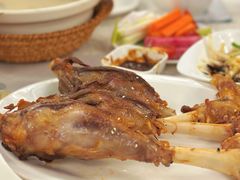 烤羊腿-那达慕蒙古风味酒楼