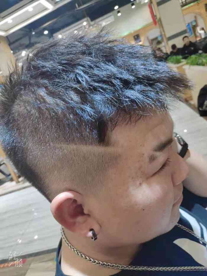 天鹰美容美发(天鹰五里牌旗舰店)-"【项目】剪发 染发这位老师会根据