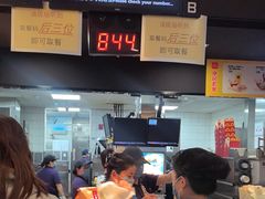 -麦当劳(上海虹桥站30B检票口楼上)