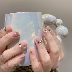 -花岐款式专研健康美甲沙龙