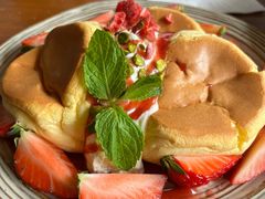 草莓果酱奶油芝士舒芙蕾松饼-UPPER KITCHEN(延安路店)