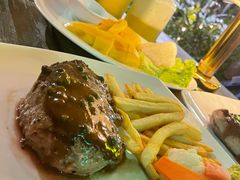 -Green Tree Rest. & Pub