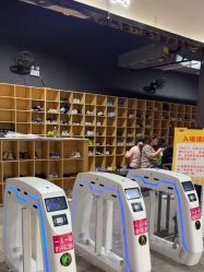 -飞吧潮玩运动蹦床游乐场