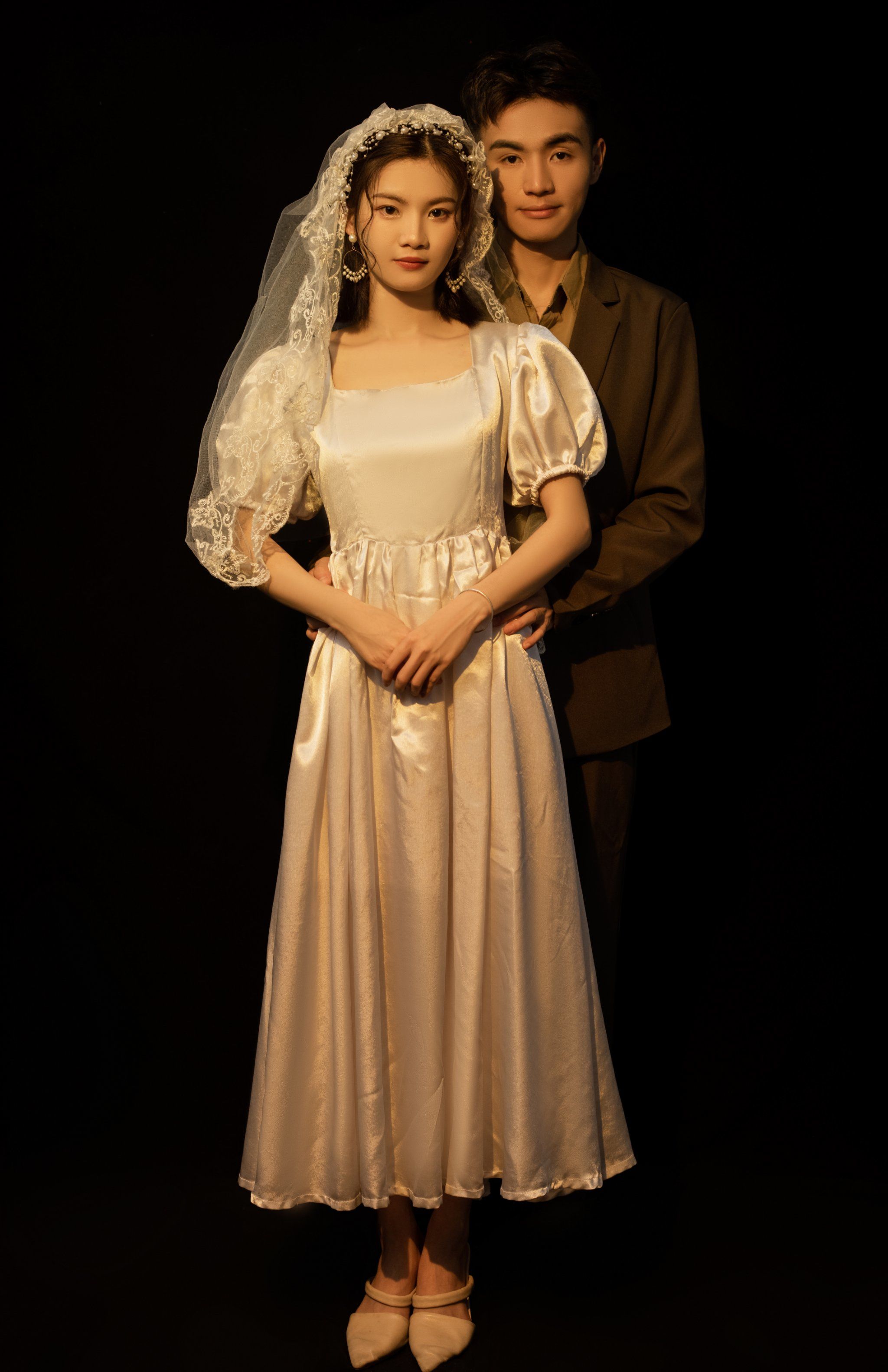 摄影师全程在线指导动作表情
#客片分享 #情侣写真 #复古情侣写真