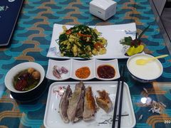 -三江源美食城