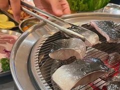 -围炉肉舍•炭烤活鳗•丹东海鲜烤肉(步行街店)