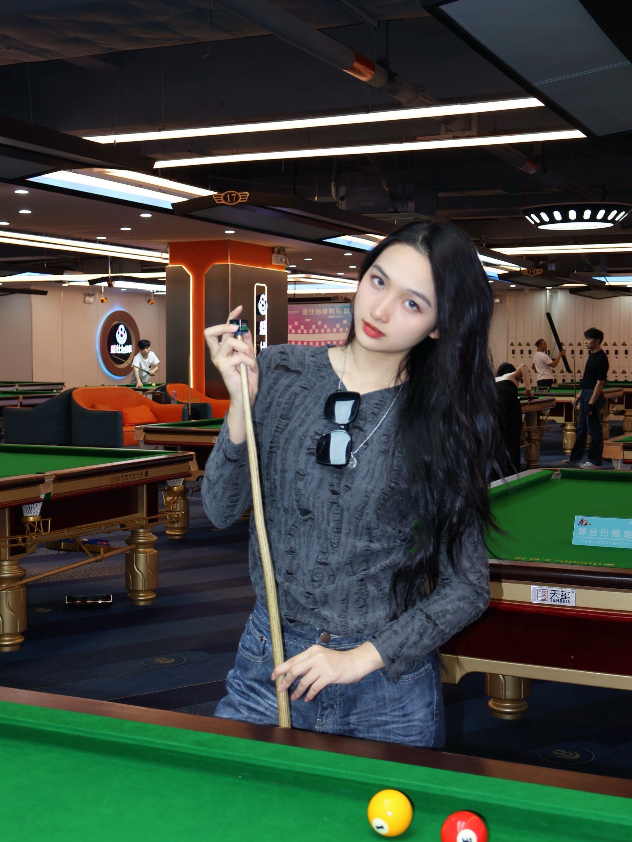 这个台球俱乐部的美女我只能说一个字
