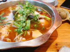 -野山舂·贵州现舂酸汤火锅(鸿通城店)