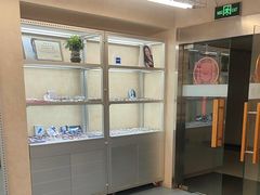 -无奔眼镜·蔡司·依视路授权店(朝阳大悦城店)