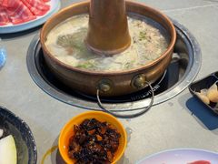 -洞庭洲·防空洞火锅·铜锅涮肉·烧烤(新百广场店)