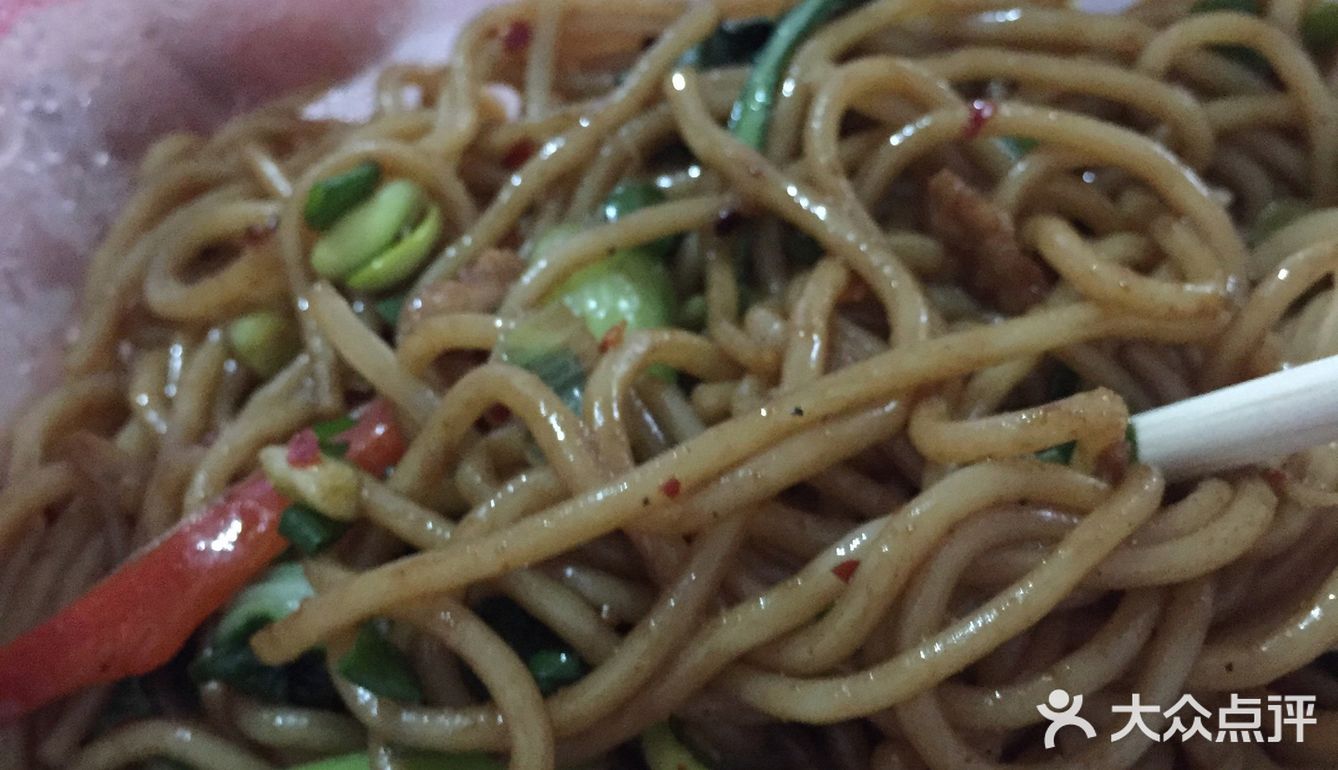餐饮店，商场都没有开门，快递也就有邮政，顺丰