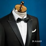 黑色礼服意味着男人的荣誉