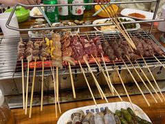 -哈尔滨小酒馆·鲜肉现穿自助烧烤(康新花园店)