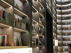 -上海虹桥中心爱琴海亚朵S酒店