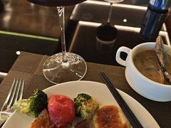 -大中华希尔顿酒店-念自助餐·嗨啤·小龙虾