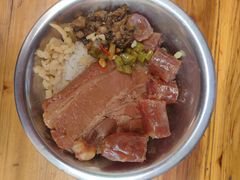 -梁阿婆廿年老牌扣肉糯米饭