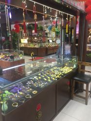 -灵彩珠宝(朗香街店)