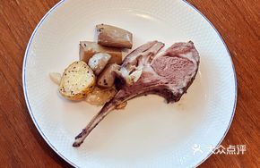Freshly Sliced Grilled Lamb Chops