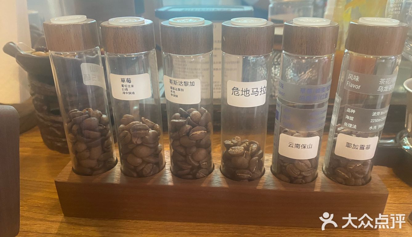 老板姐姐从国外回来，也有这自己对于咖啡与甜品独特的见解