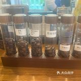 老板姐姐从国外回来，也有这自己对于咖啡与甜品独特的见解