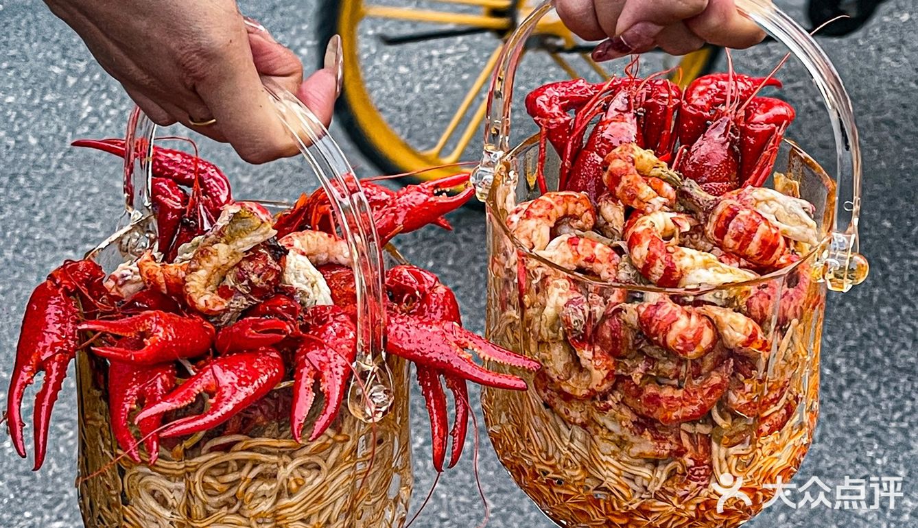 他家就在西湖边 环境也不错 hin有设计感
